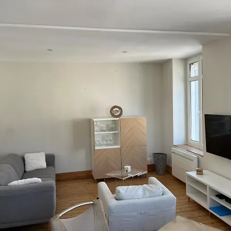 Le Petit Universel *